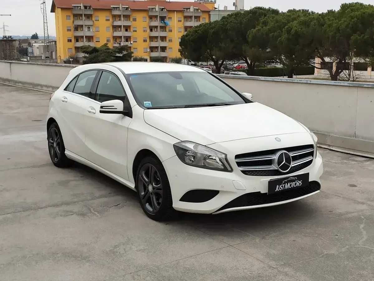 Usata Mercedes A180 136 CV (100 kW) 2016 Bianco Berlina