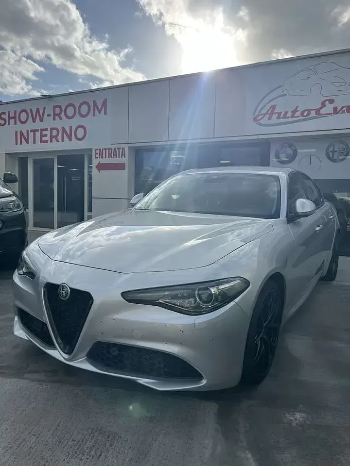 Usata Alfa Romeo Giulia Super 179 CV (131 kW) 2017 Argento mettalizzato Berlina