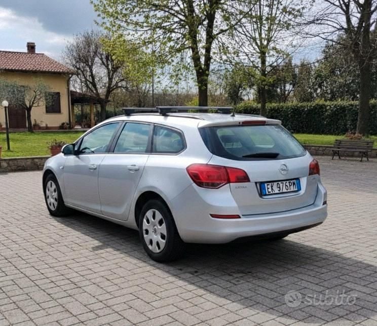 Usata Opel Astra S 110 CV (80 kW) 2011 Grigio Station wagon