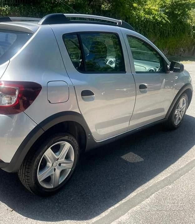 Usata Dacia Sandero Stepway 90 CV (66 kW) 2015 Grigio SUV