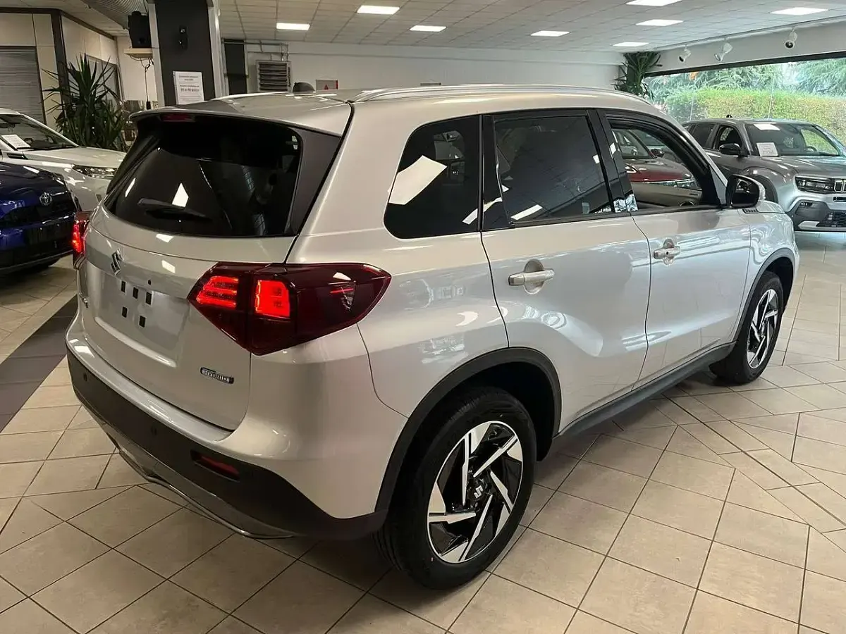 Nuova Suzuki Vitara 110 CV (80 kW) 2026 Argento SUV