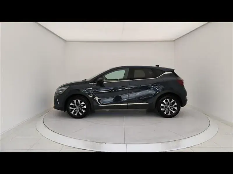 Usata Renault Captur Intens 101 CV (74 kW) 2023 Blu scuro SUV