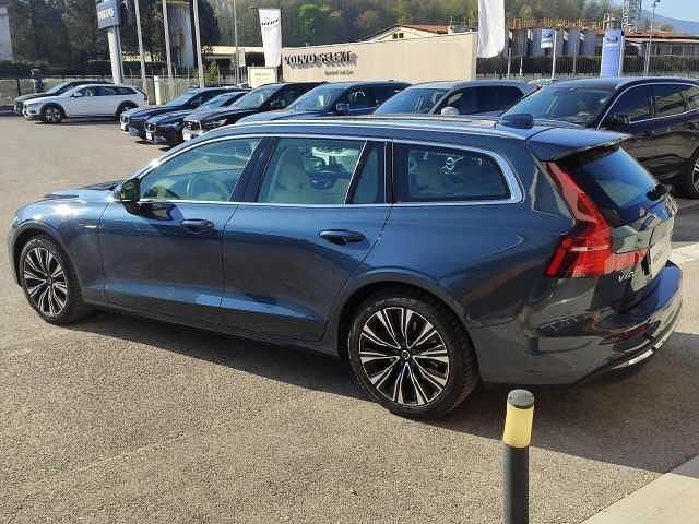 Usata Volvo V60 145 CV (106 kW) 2023 Blu Station wagon