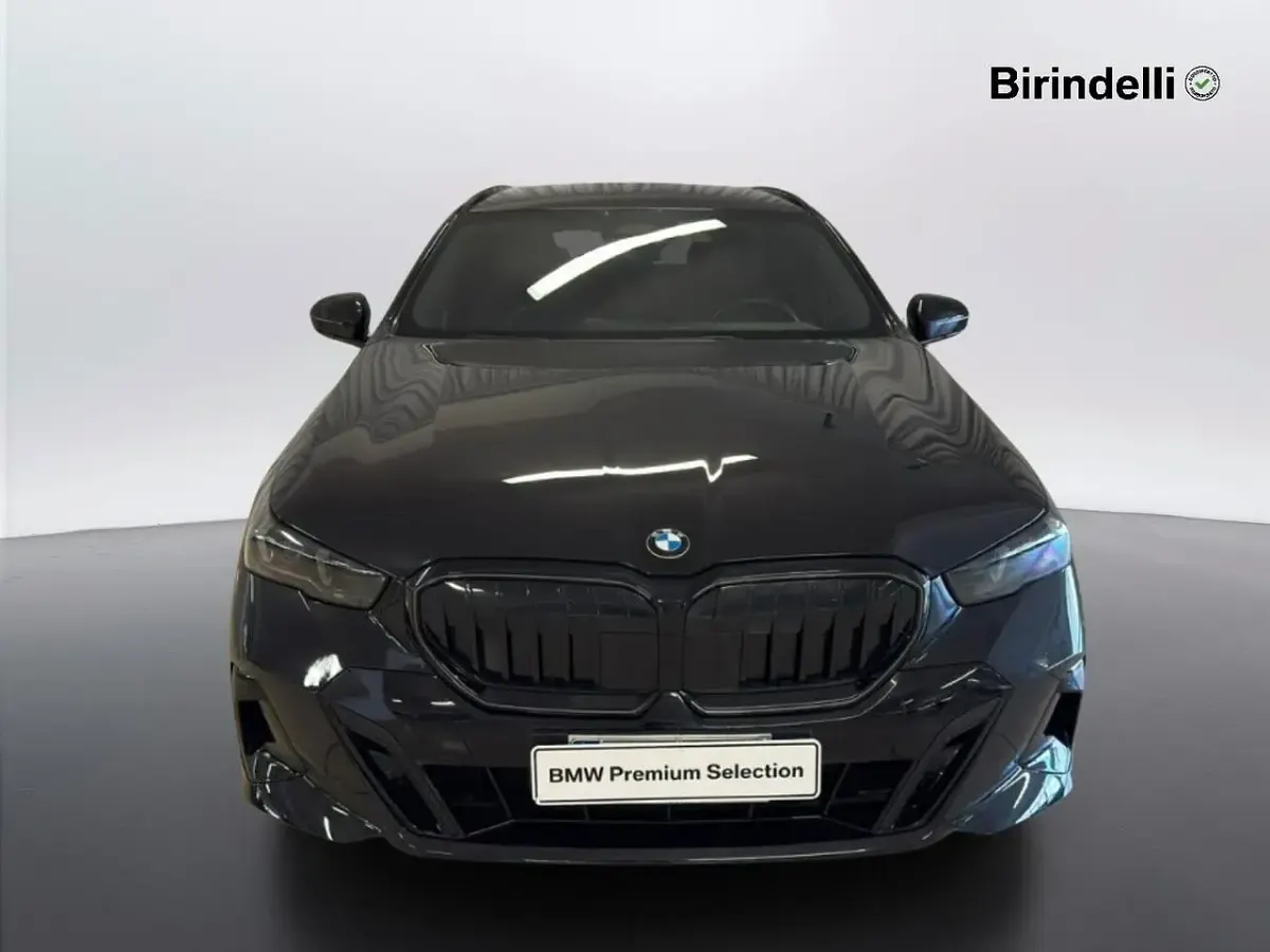 Usata BMW 520 Shadowline 197 CV (144 kW) 2024 Black sapphire metallizzato Station wagon