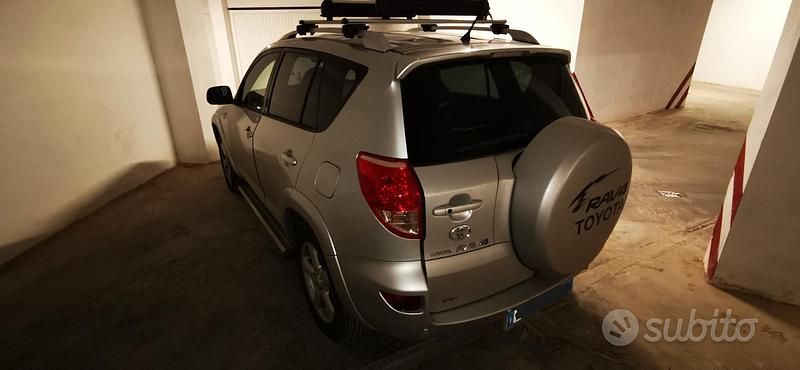 Usata Toyota RAV4 177 CV (130 kW) 2006 Grigio SUV