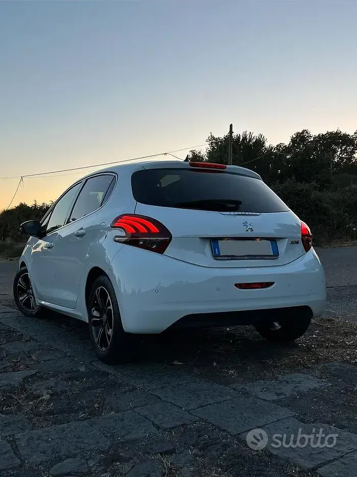 Usata Peugeot 208 82 CV (60 kW) 2013 Bianco Utilitaria