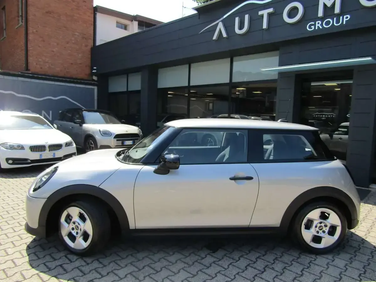 Usata Mini Cooper Classic 114 kW (156 CV) 2025 Melting silver Utilitaria