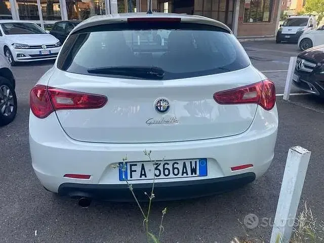 Usata Alfa Romeo Giulietta Progression 105 CV (77 kW) 2015 Bianco Utilitaria