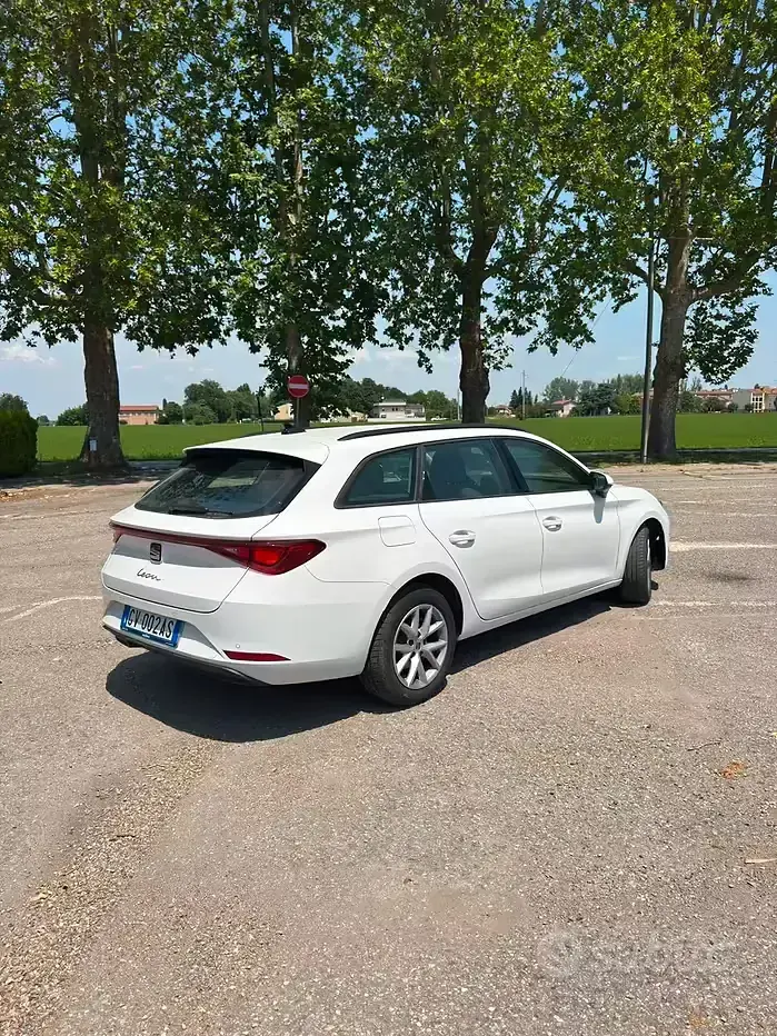 Usata Seat Leon Style 110 CV (80 kW) 2024 Bianco Station wagon