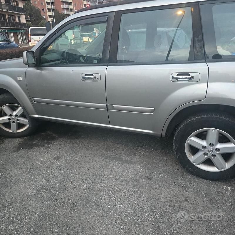 Usata Nissan X-Trail 136 CV (100 kW) 2005 Grigio SUV