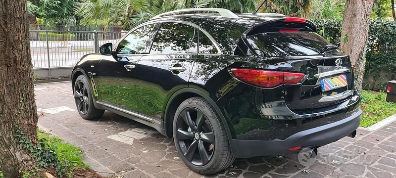 Nero Usata 2016 Infiniti QX70 SUV | 21.000 € (Molto cara) - Immagine 1/4