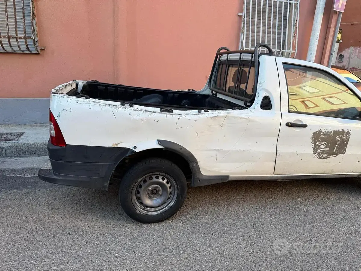 Usata Fiat Strada 95 CV (69 kW) 2007 Pick-up