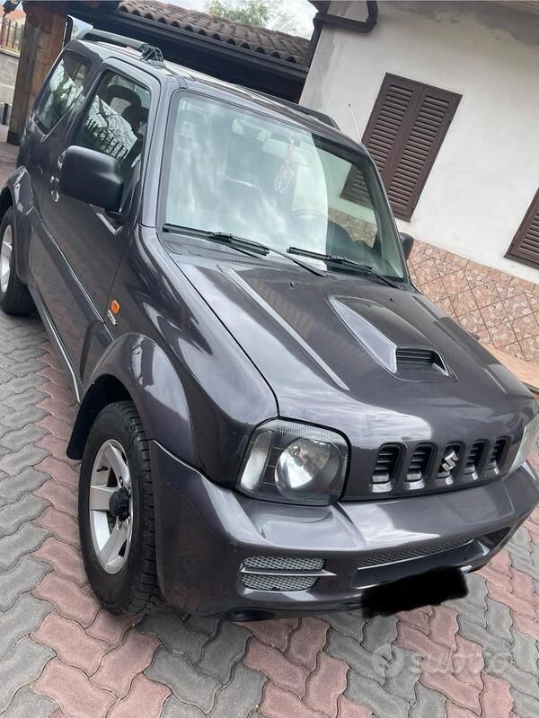 Usata Suzuki Jimny 86 CV (63 kW) 2010 Grigio SUV
