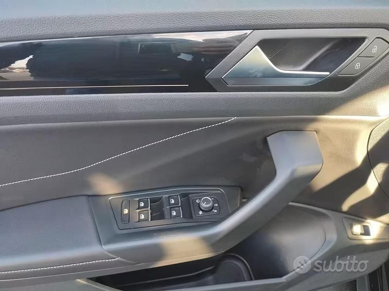 Usata VW T-Roc R 300 CV (220 kW) 2023 Nero SUV