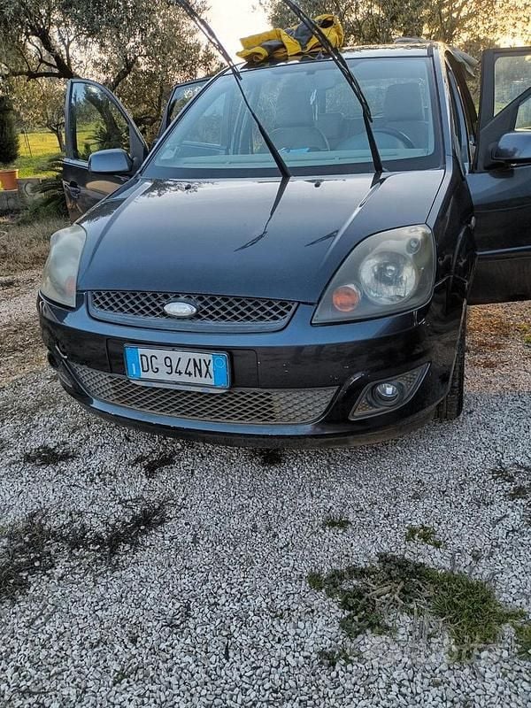 Gebraucht Ford Fiesta 73 PS (53 kW) 2007 Grau Limousine