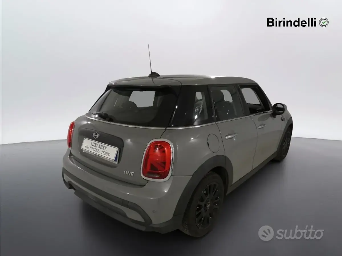 Begagnad Mini ONE Classic 75 HK (55 kW) 2021 Grå Halvkombi