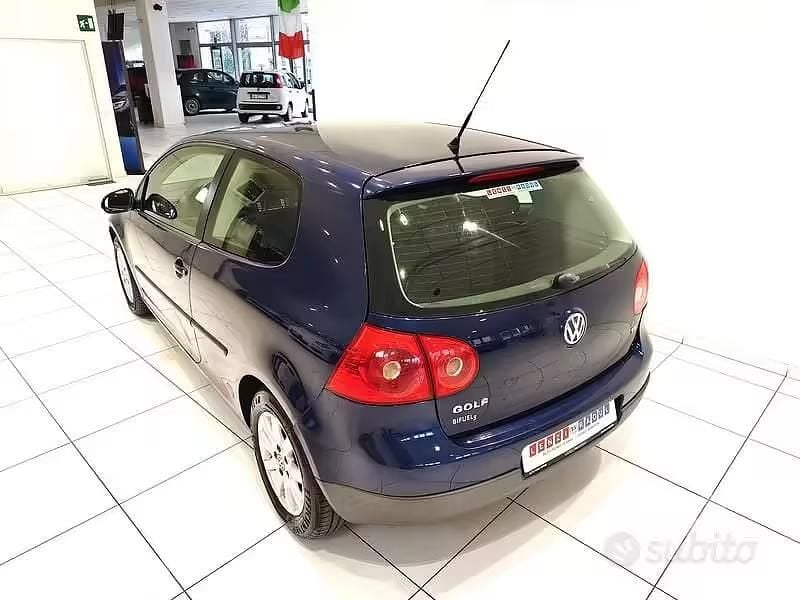 Usata VW Golf VI Comfortline 102 CV (75 kW) 2008 Blu Utilitaria
