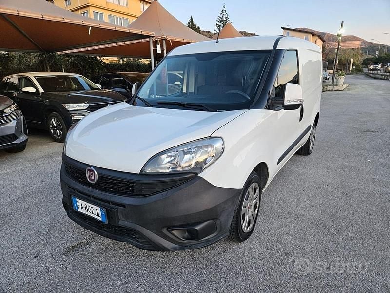 Usata Fiat Doblò 90 CV (66 kW) 2015 Bianco Monovolume