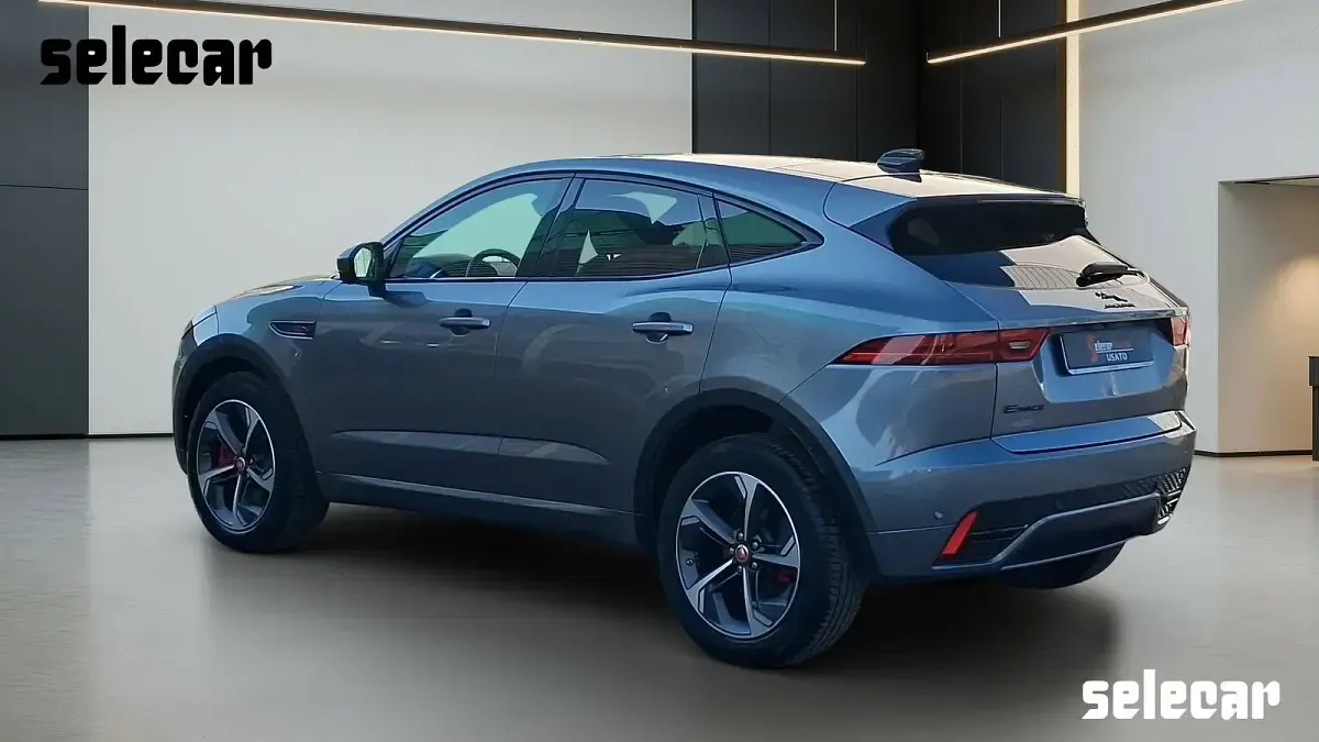 Usata Jaguar E-Pace R-Dynamic 163 CV (119 kW) 2021 Grigio manhattan metallizzato SUV