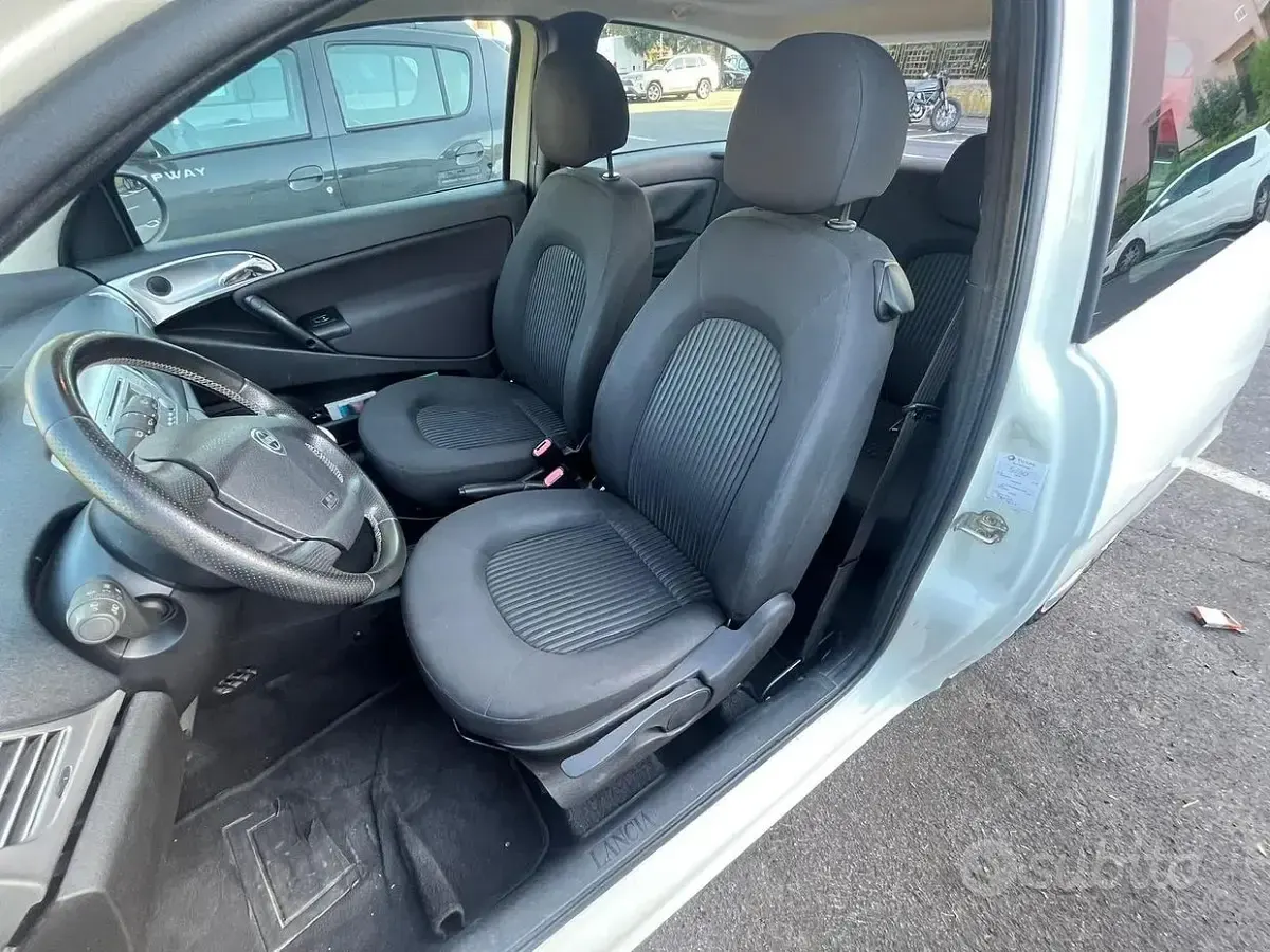 Usata Lancia Ypsilon 75 CV (55 kW) 2011 Bianco Utilitaria