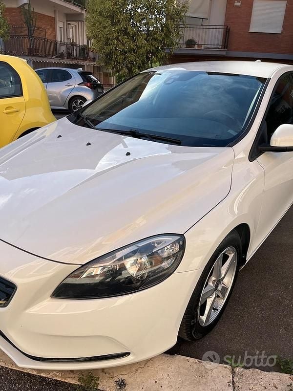 Second-hand Volvo V40 115 CP (84 kW) 2013 Alb Break