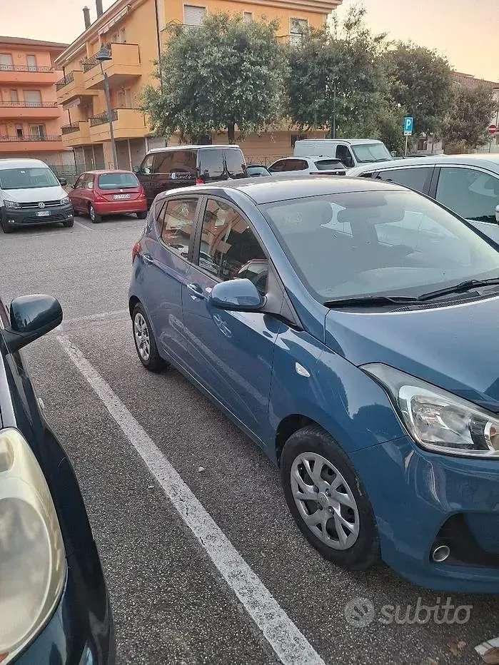 Usata Hyundai i10 66 CV (48 kW) 2017 Bluazzurro Utilitaria