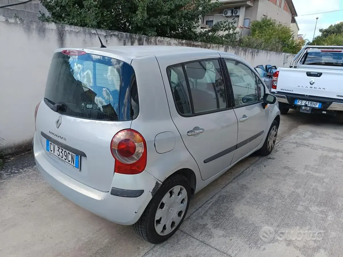 Usata Renault Modus Dynamique 82 CV (60 kW) 2005 Grigio Monovolume