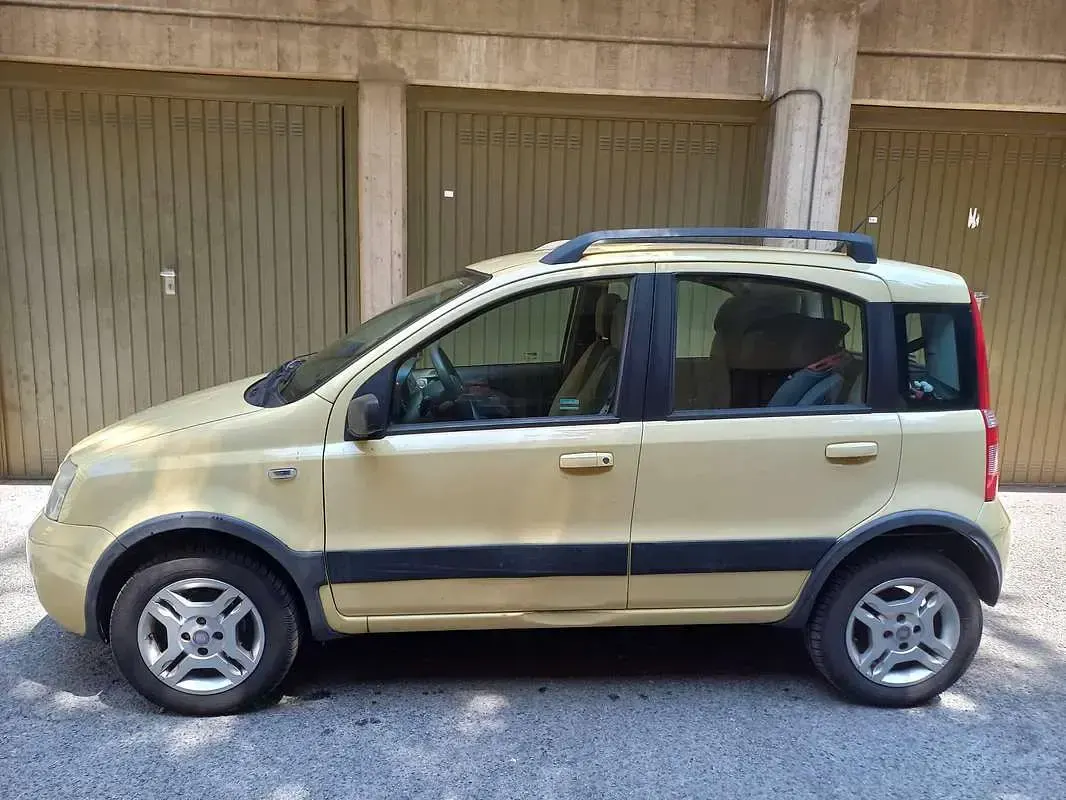 Usata Fiat Panda Climbing 60 CV (44 kW) 2009 Giallo Utilitaria