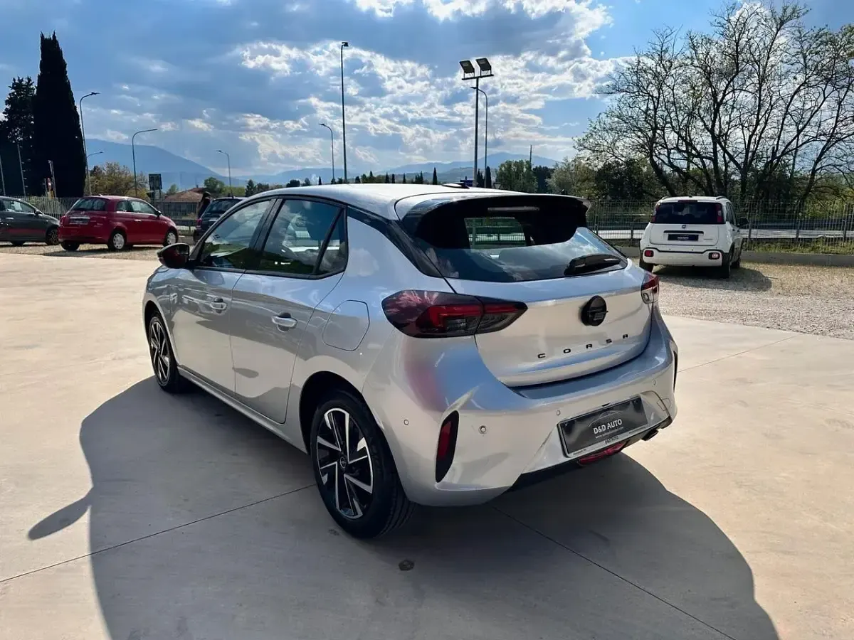 Usata Opel Corsa 101 CV (74 kW) 2025 Argento Utilitaria