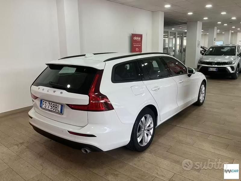 Usata Volvo V60 Business Edition 150 CV (110 kW) 2018 Bianco Station wagon