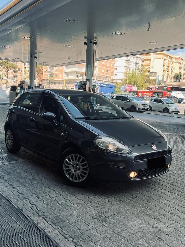 Usata Fiat Punto Street 95 CV (69 kW) 2017 Grigio Utilitaria