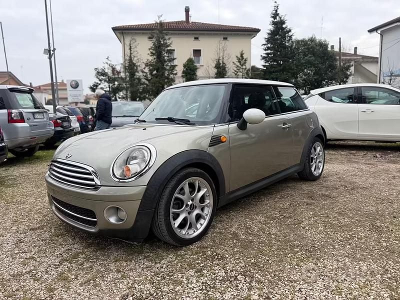 Usata Mini Cooper D Chili 108 CV (79 kW) 2008 Grigio Utilitaria