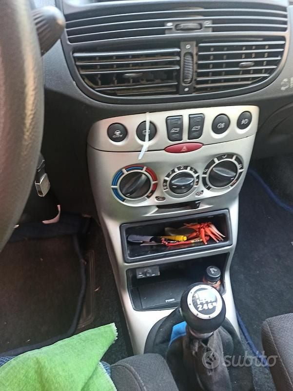 Usata Fiat Punto 80 CV (58 kW) 2002 Giallo Utilitaria