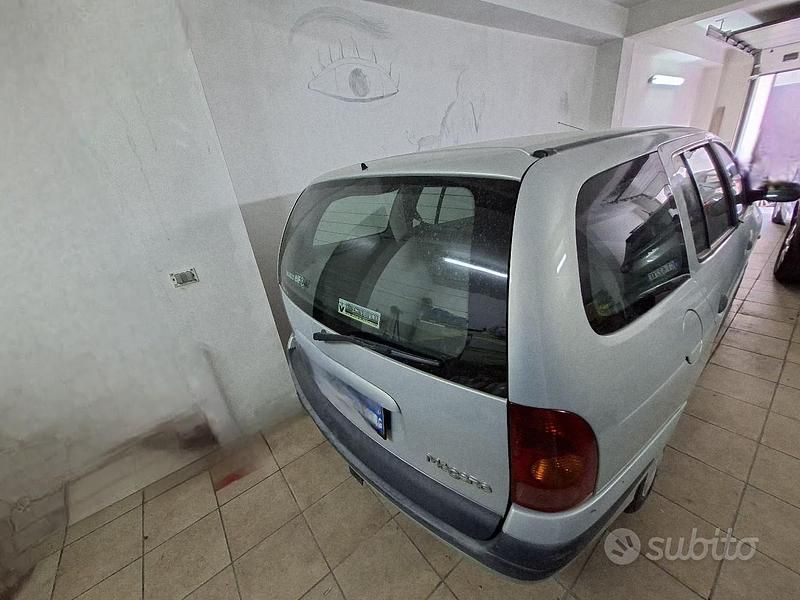 Usata Renault Mégane GrandTour 102 CV (75 kW) 2002 Grigio Station wagon