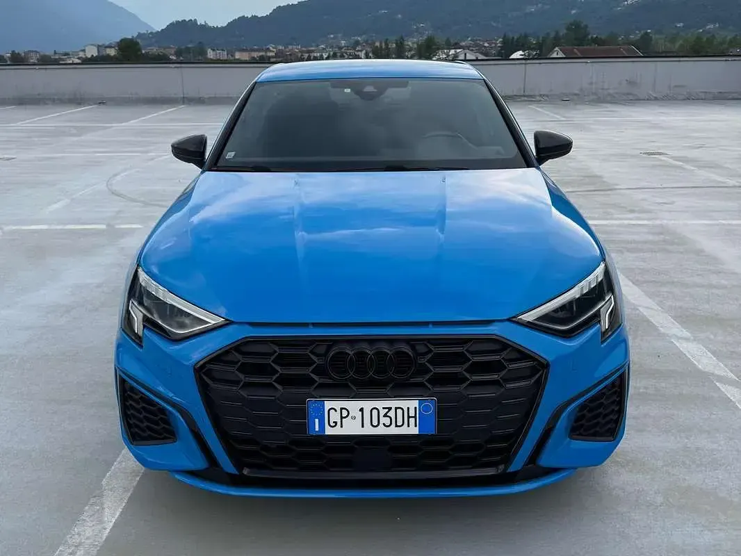 Usata Audi A3 Ambiente 245 CV (180 kW) 2023 Blu/azzurro Berlina