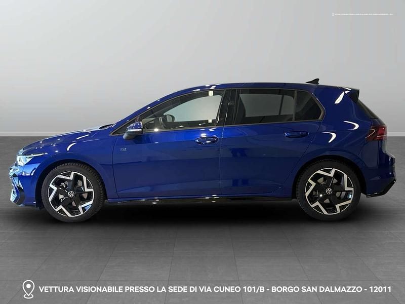 Usata VW Golf VIII R-line Plus 150 CV (110 kW) 2025 0f blu lava metallizzato Berlina