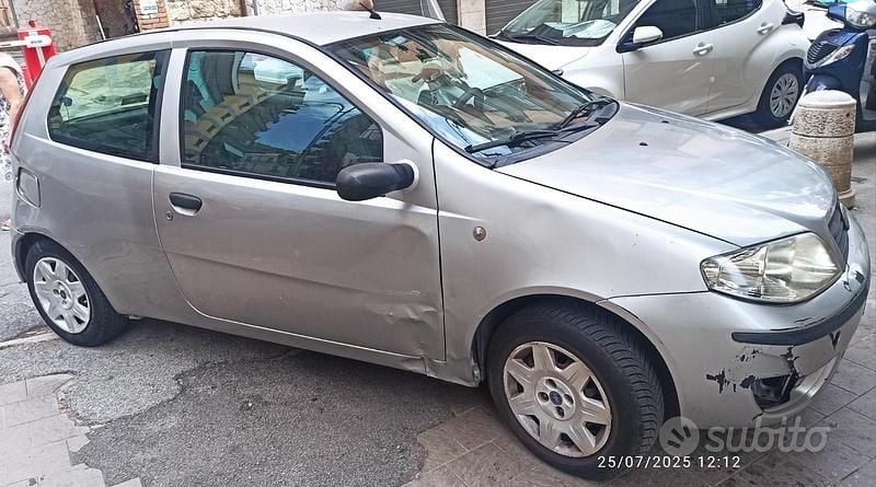 Usata Fiat Punto 60 CV (44 kW) 2005 Grigio Utilitaria