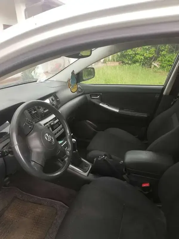 Begagnad Toyota Corolla 97 HK (71 kW) 2005 Silver Kombi
