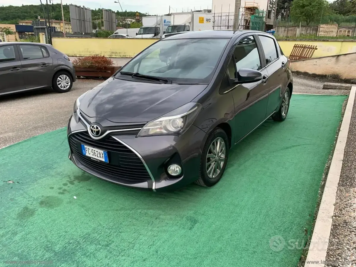 Usata Toyota Yaris Lounge 90 CV (66 kW) 2016 Berlina