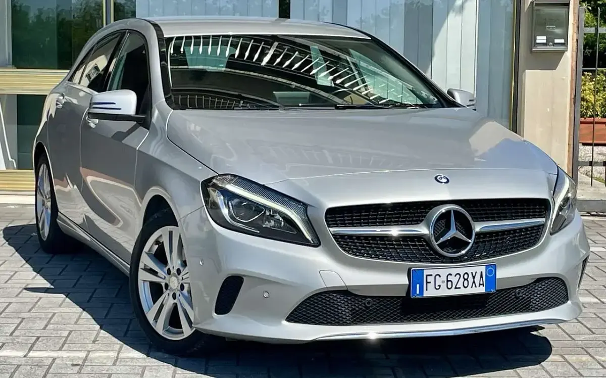 Usata Mercedes A200 136 CV (100 kW) 2017 Argento Berlina