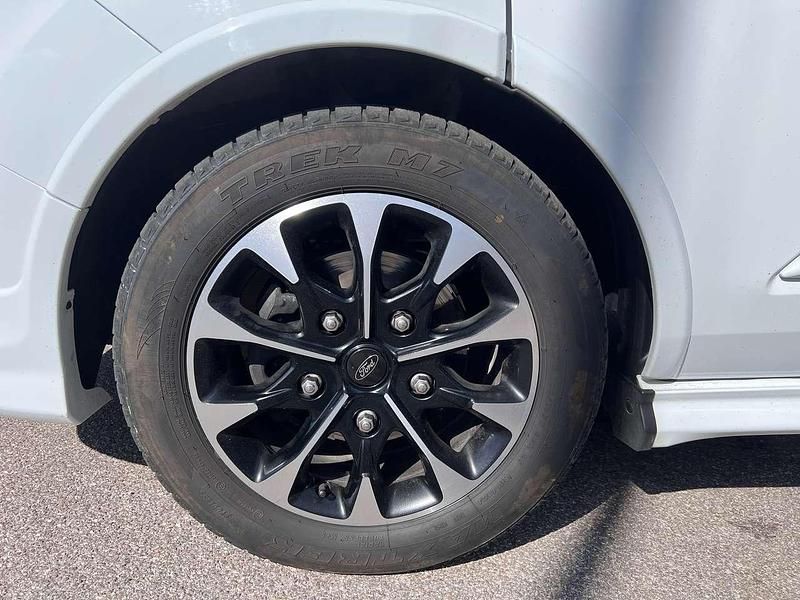 Usata Ford Tourneo Sport 170 CV (125 kW) 2023 Bianco Monovolume