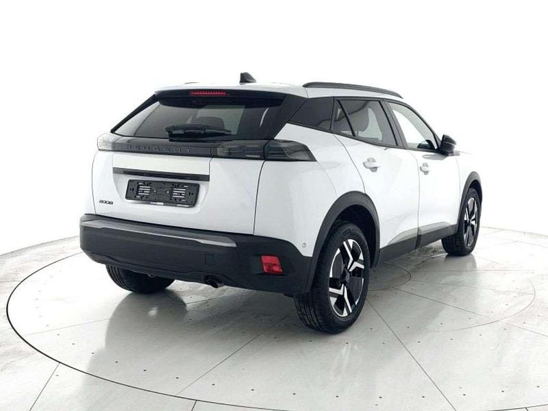Usata Peugeot 2008 Allure 101 CV (74 kW) 2025 Verde SUV