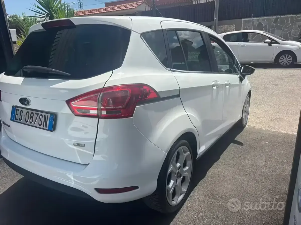 Begagnad Ford B-MAX Titanium 100 HK (73 kW) 2013 Vit Minibuss
