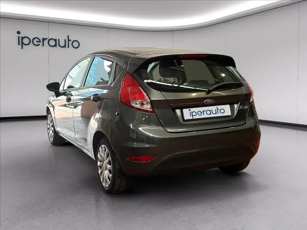 Usata Ford Fiesta 60 CV (44 kW) 2017 Grigio Utilitaria