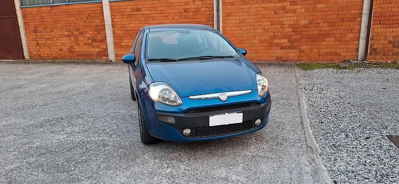Usata Fiat Grande Punto 70 CV (51 kW) 2012 Blu Utilitaria