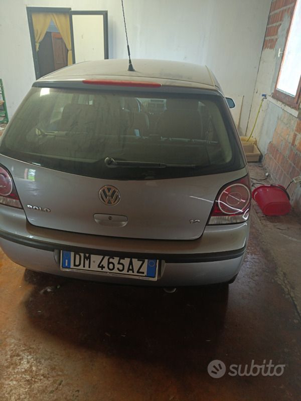 Grigio Usata 2008 VW Polo Due volumi | 4000 € (Buon prezzo) - Immagine 1/2