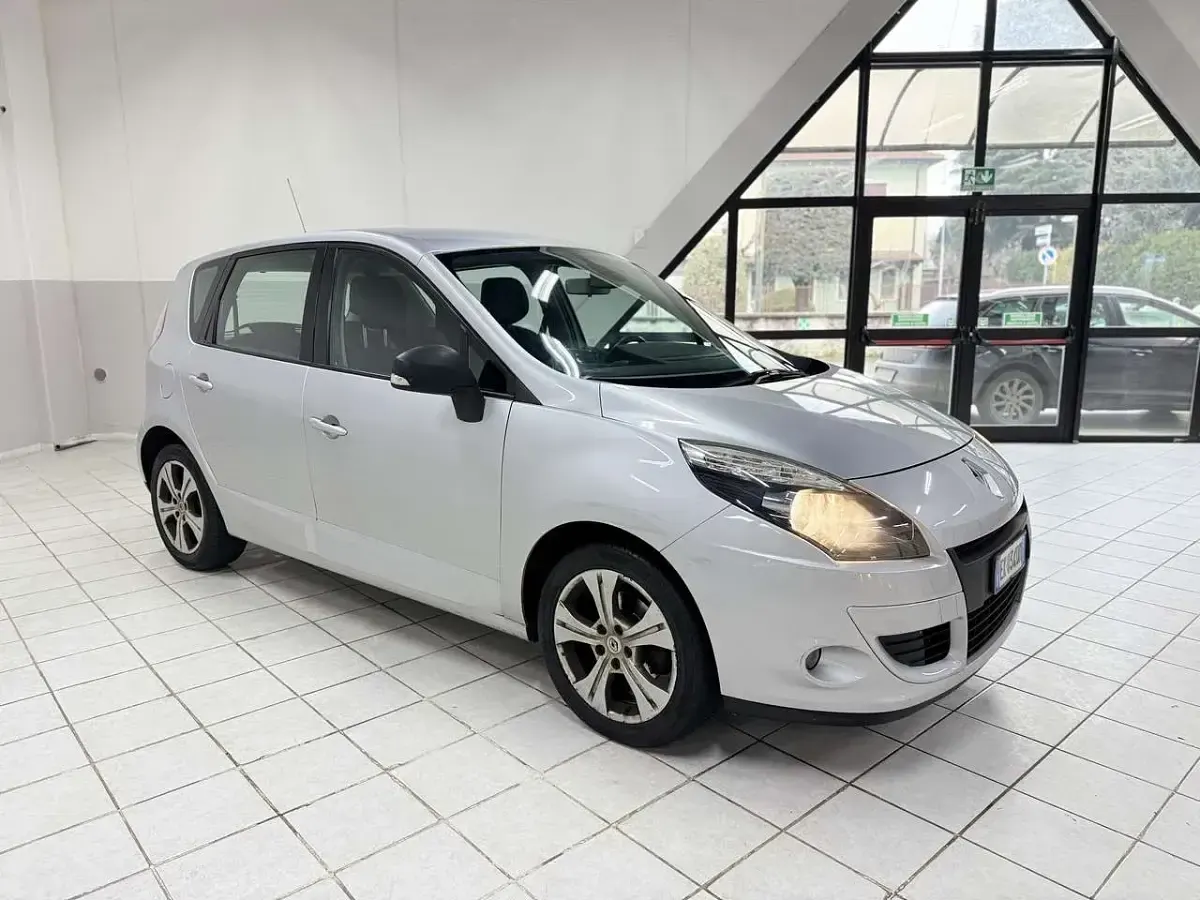 Usata Renault Scénic III Dynamique 131 CV (96 kW) 2011 Grigio Monovolume