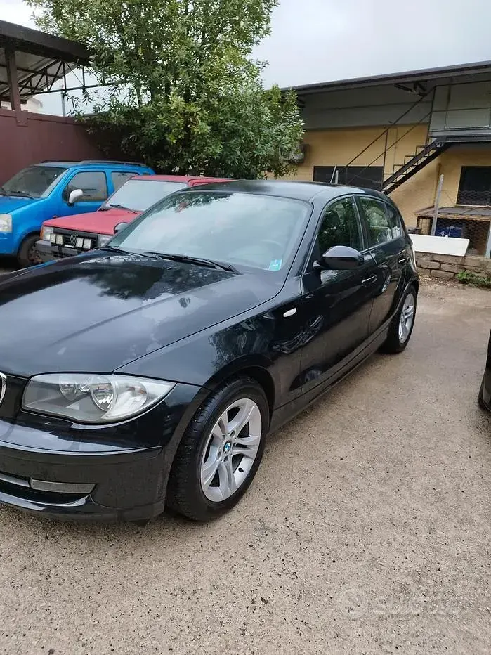 Usata BMW 118 143 CV (105 kW) 2007 Nero Utilitaria