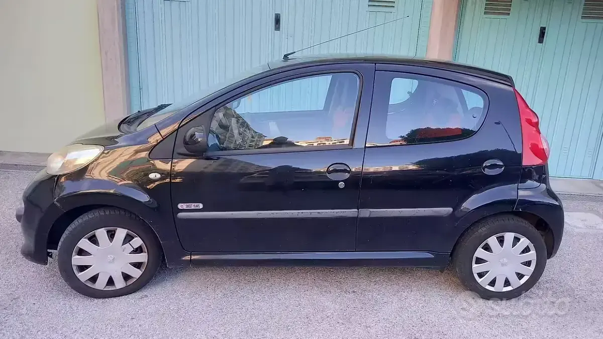 Usata Peugeot 107 68 CV (50 kW) 2007 Nero Utilitaria