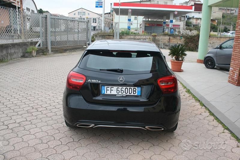 Usata Mercedes A180 108 CV (79 kW) 2016 Nero Berlina